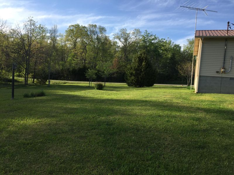 9514 Peavine Rd, Crab Orchard, TN 37723