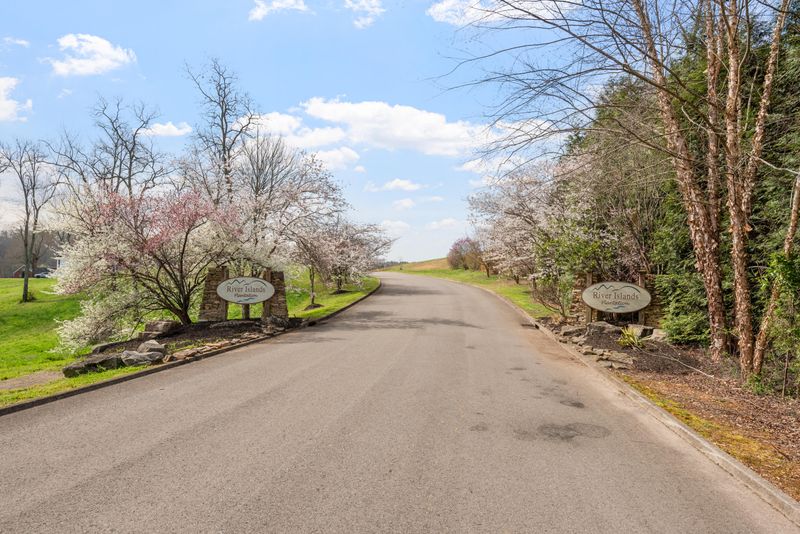 9516 Gunnies Dr, Kodak, TN 37764