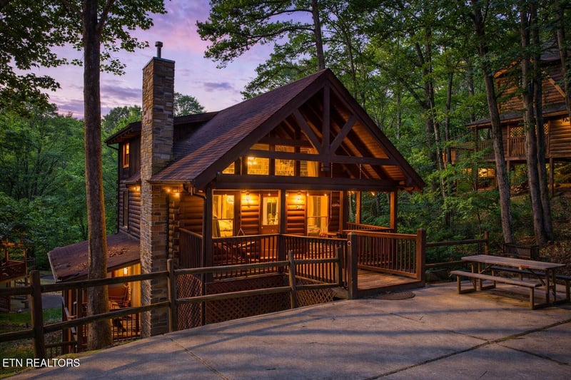 952 Iron Mountain Rd, Pigeon Forge, TN 37863