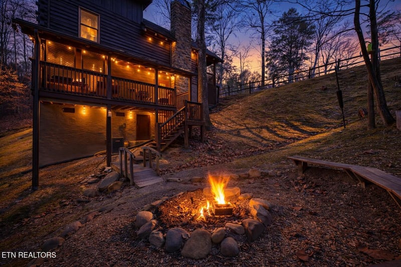 952 Iron Mountain Rd, Pigeon Forge, TN 37863