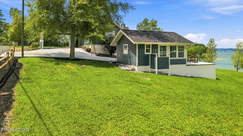 952 Leisure Ln, Sevierville, TN 37876