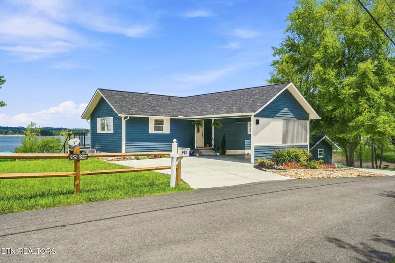 952 Leisure Ln, Sevierville, TN 37876