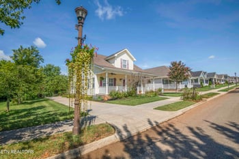 952 Stratford Ave, Sweetwater, TN 37874