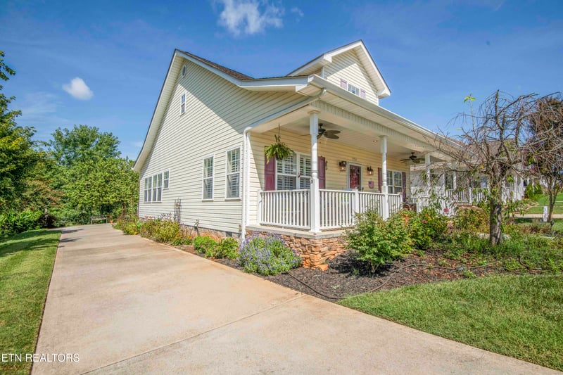 952 Stratford Ave, Sweetwater, TN 37874