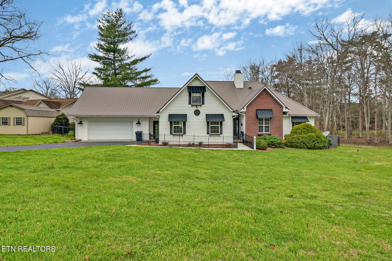 9521 Cherokee Trl, Crossville, TN 38572