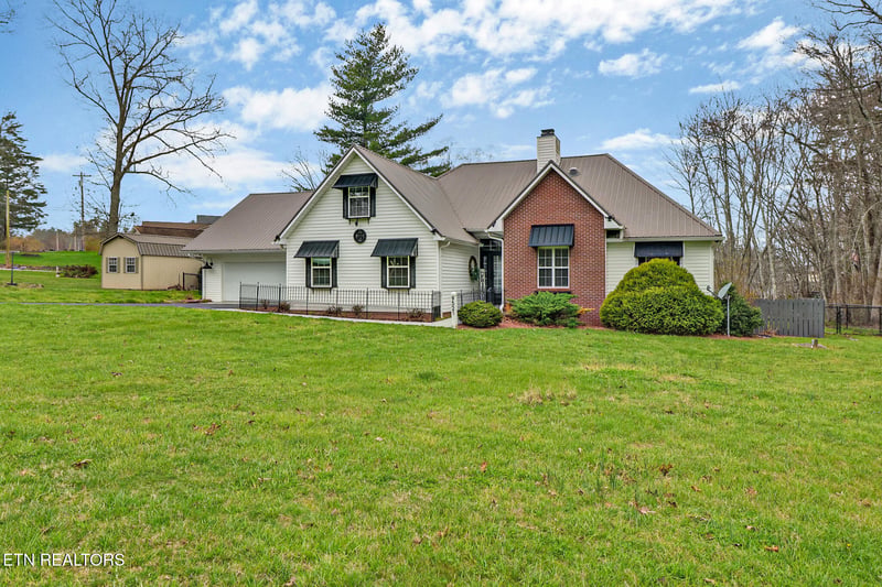 9521 Cherokee Trl, Crossville, TN 38572