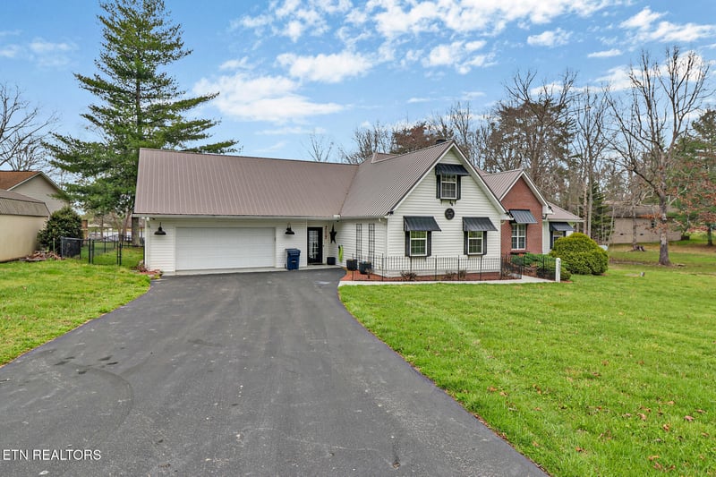 9521 Cherokee Trl, Crossville, TN 38572