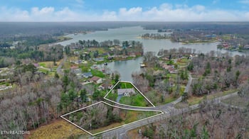 9521 Cherokee Trl, Crossville, TN 38572