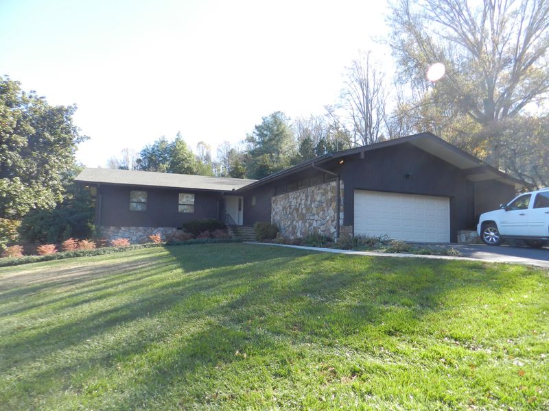9524 Twelve Trees Ln, Knoxville, TN 37922