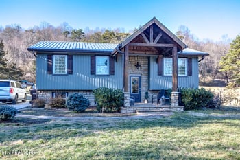 9526 Crisman Rd, Heiskell, TN 37754