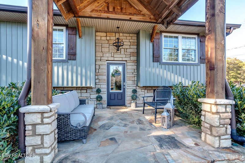 9526 Crisman Rd, Heiskell, TN 37754