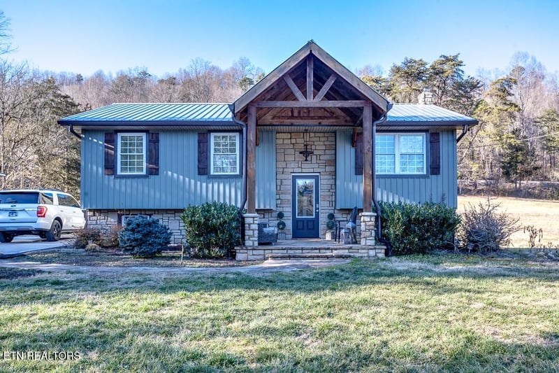 9526 Crisman Rd, Heiskell, TN 37754