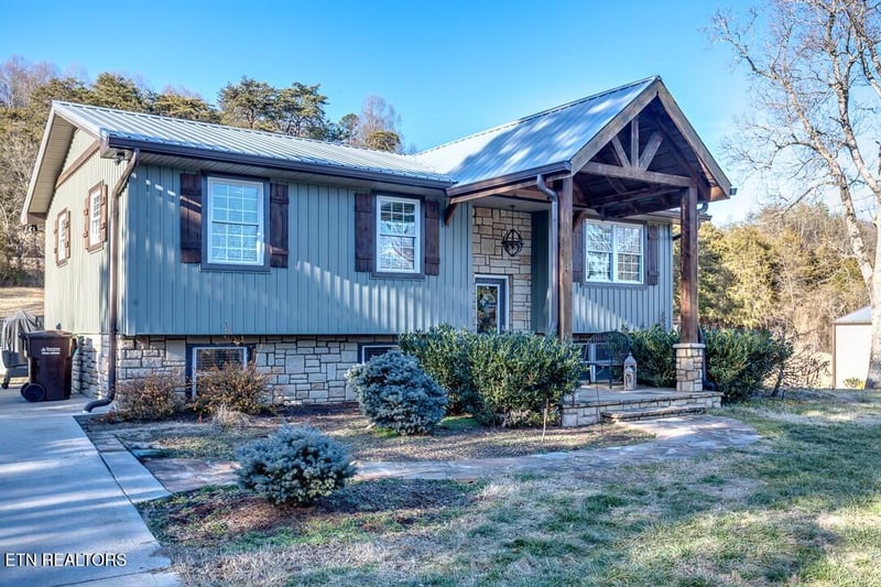 9526 Crisman Rd, Heiskell, TN 37754