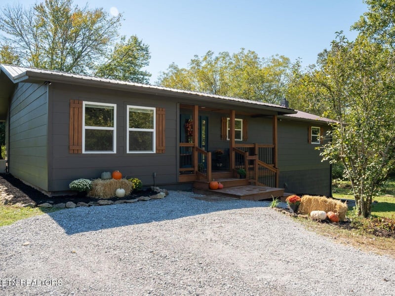 9526 Smoky Row Rd, Strawberry Plains, TN 37871