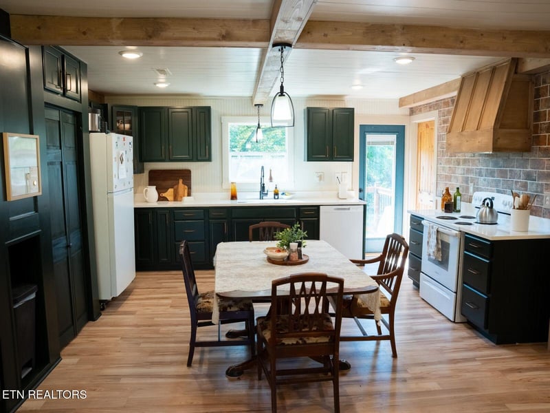 9526 Smoky Row Rd, Strawberry Plains, TN 37871