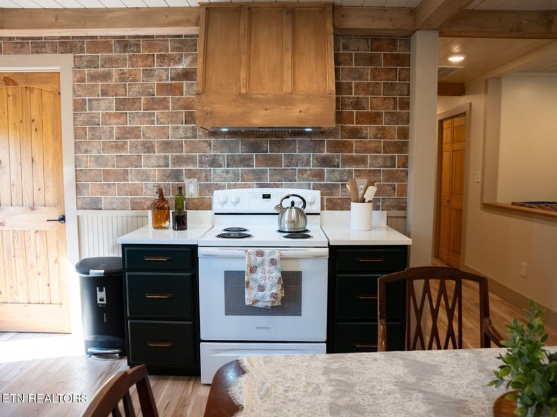 9526 Smoky Row Rd, Strawberry Plains, TN 37871