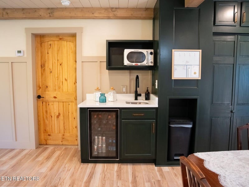 9526 Smoky Row Rd, Strawberry Plains, TN 37871
