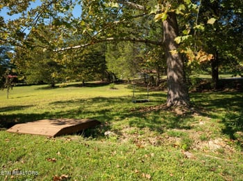 9526 Smoky Row Rd, Strawberry Plains, TN 37871