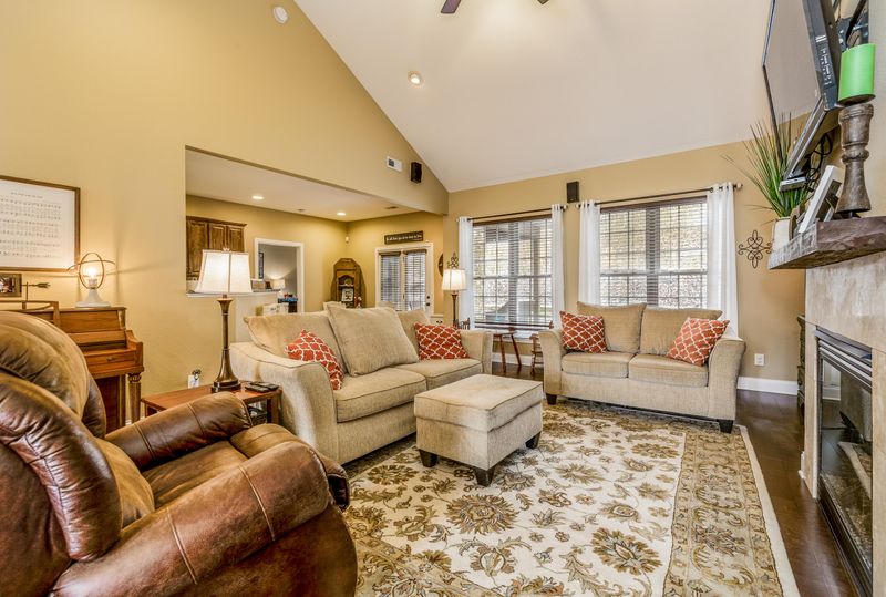 954 Old Hickory Ln, Lenoir City, TN 37772