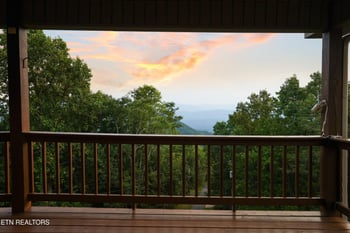 954 Pawnee Ct, Sevierville, TN 37876