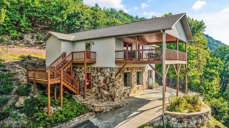 954 Pawnee Ct, Sevierville, TN 37876