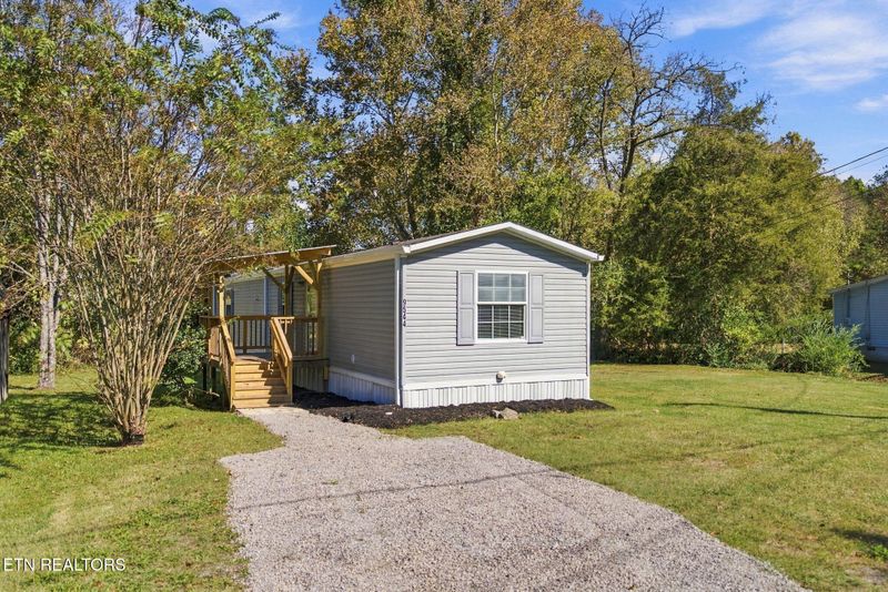 9544 Raccoon Woods Dr, Heiskell, TN 37754