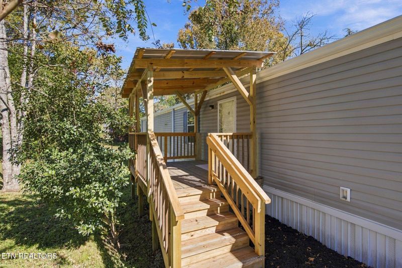 9544 Raccoon Woods Dr, Heiskell, TN 37754