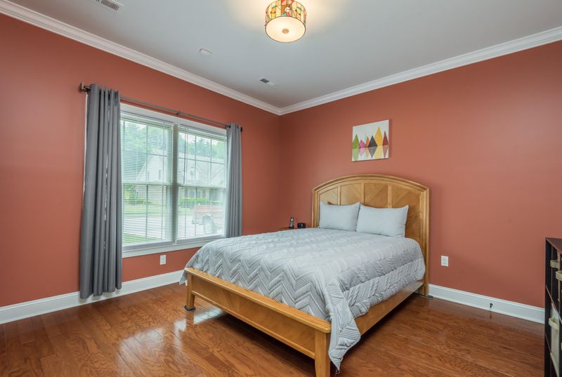 955 Bishop Knoll Ln, Knoxville, TN 37938