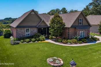 955 Cobblestone Dr, Lenoir City, TN 37772