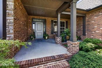 955 Cobblestone Dr, Lenoir City, TN 37772