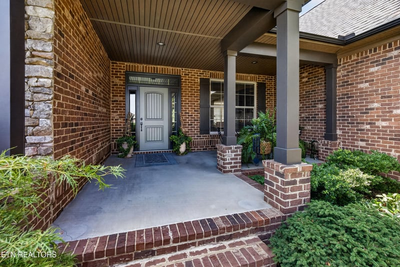 955 Cobblestone Dr, Lenoir City, TN 37772