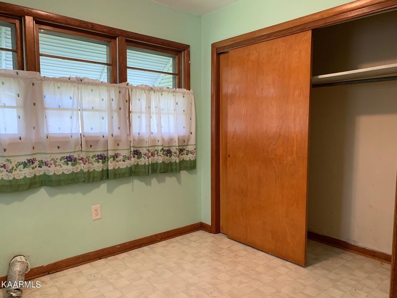 955 Davis Chapel Rd, Lafollette, TN 37766