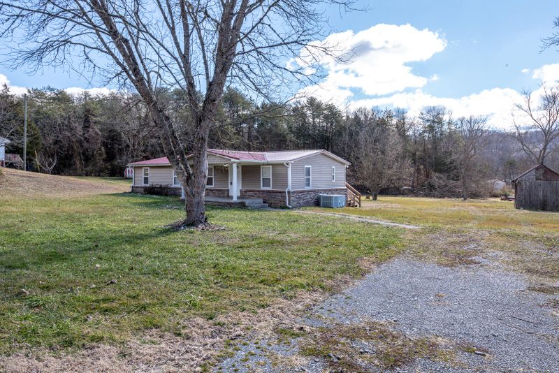 955 Satterfield Rd, Maynardville, TN 37807