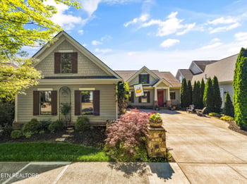 9550 Clingmans Dome Dr, Knoxville, TN 37922
