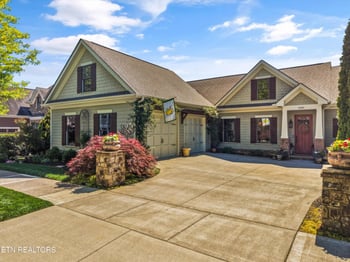 9550 Clingmans Dome Dr, Knoxville, TN 37922