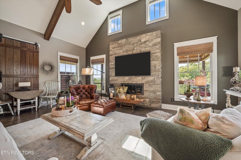 9550 Clingmans Dome Dr, Knoxville, TN 37922