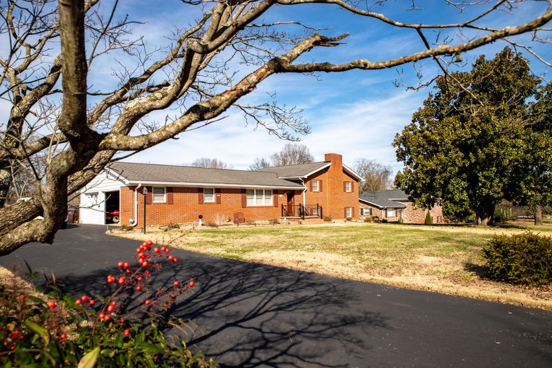 956 Mildred Dr, Alcoa, TN 37701