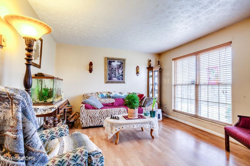 956 Pine St, Seymour, TN 37865