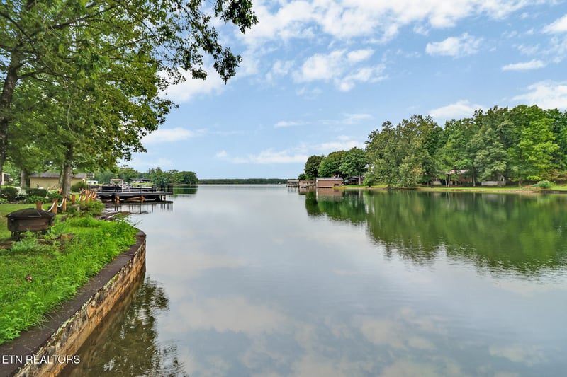 9575 Cherokee Tr, Crossville, TN 38572