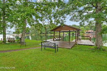 9575 Cherokee Tr, Crossville, TN 38572
