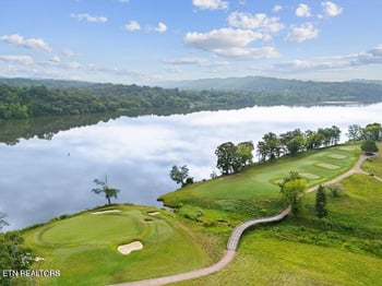 958 Black Bear Cir, Loudon, TN 37774