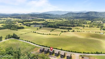958 Lacy Ct, Sevierville, TN 37862