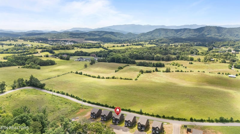 958 Lacy Ct, Sevierville, TN 37862