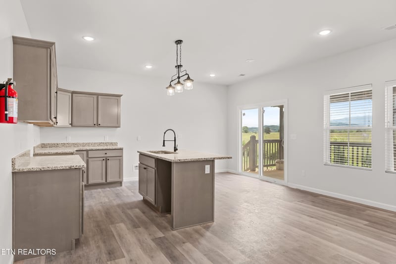 958 Lacy Ct, Sevierville, TN 37862