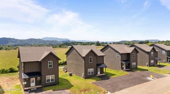 958 Lacy Ct, Sevierville, TN 37862