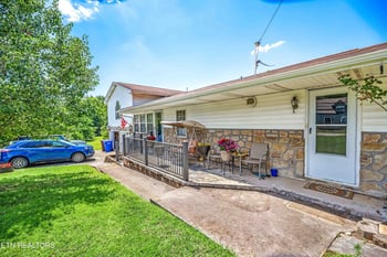958 W Hunt Rd, Alcoa, TN 37701