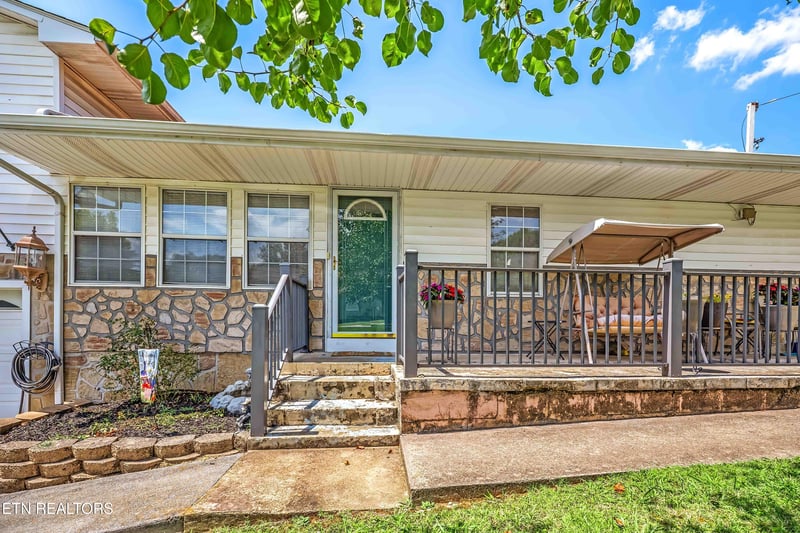 958 W Hunt Rd, Alcoa, TN 37701