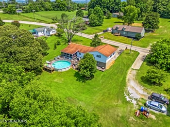 958 W Hunt Rd, Alcoa, TN 37701