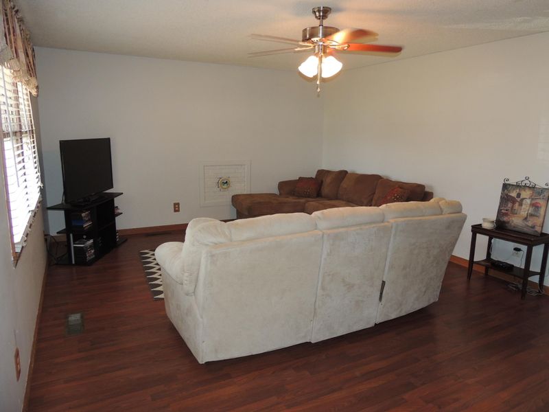 96 Eureka Dr, Crossville, TN 38571