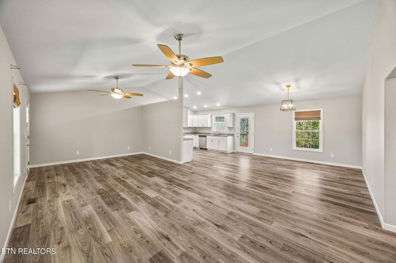 96 Ferry Bend Tr, Crossville, TN 38571